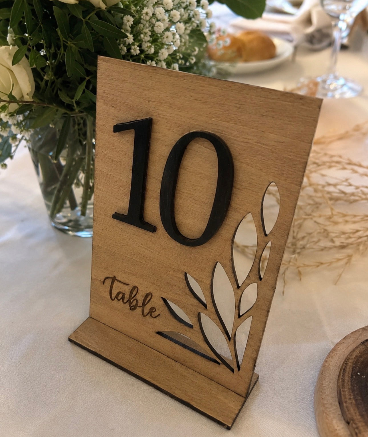Numéro de table en bois ajouré
