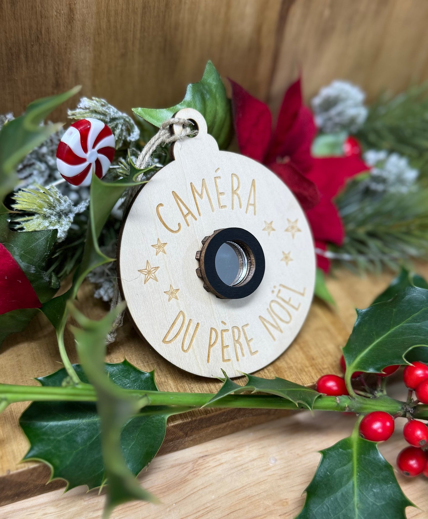 Boule de Noël en forme de caméra du père Noël
