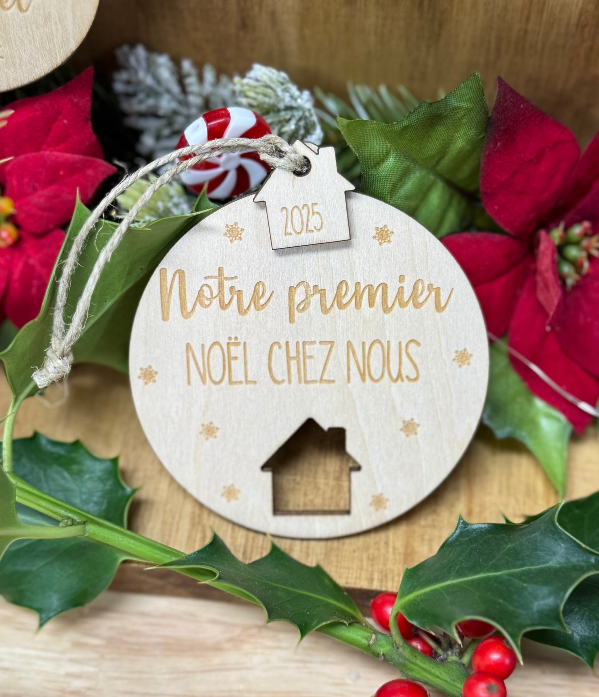 boule de Noël en bois pour le premier noël dans votre nouveau cocon « premier noël chez nous »