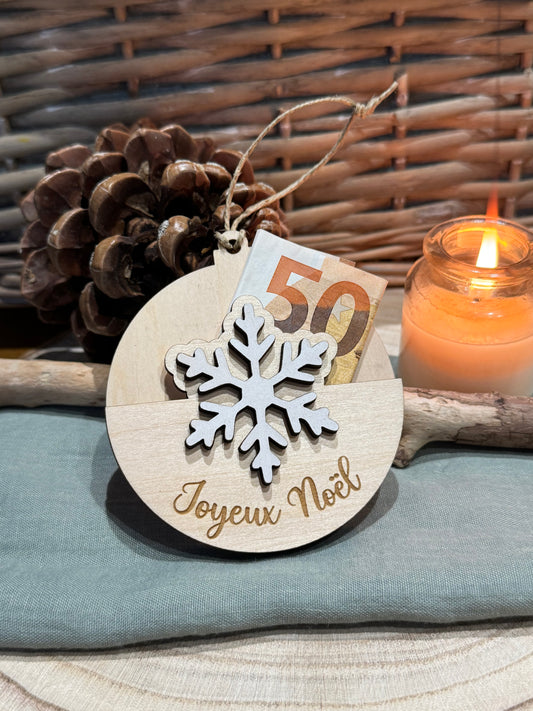 boule de noel en bois personnalisée avec emplacement pour billet et gravure joyeux noel ou prenom