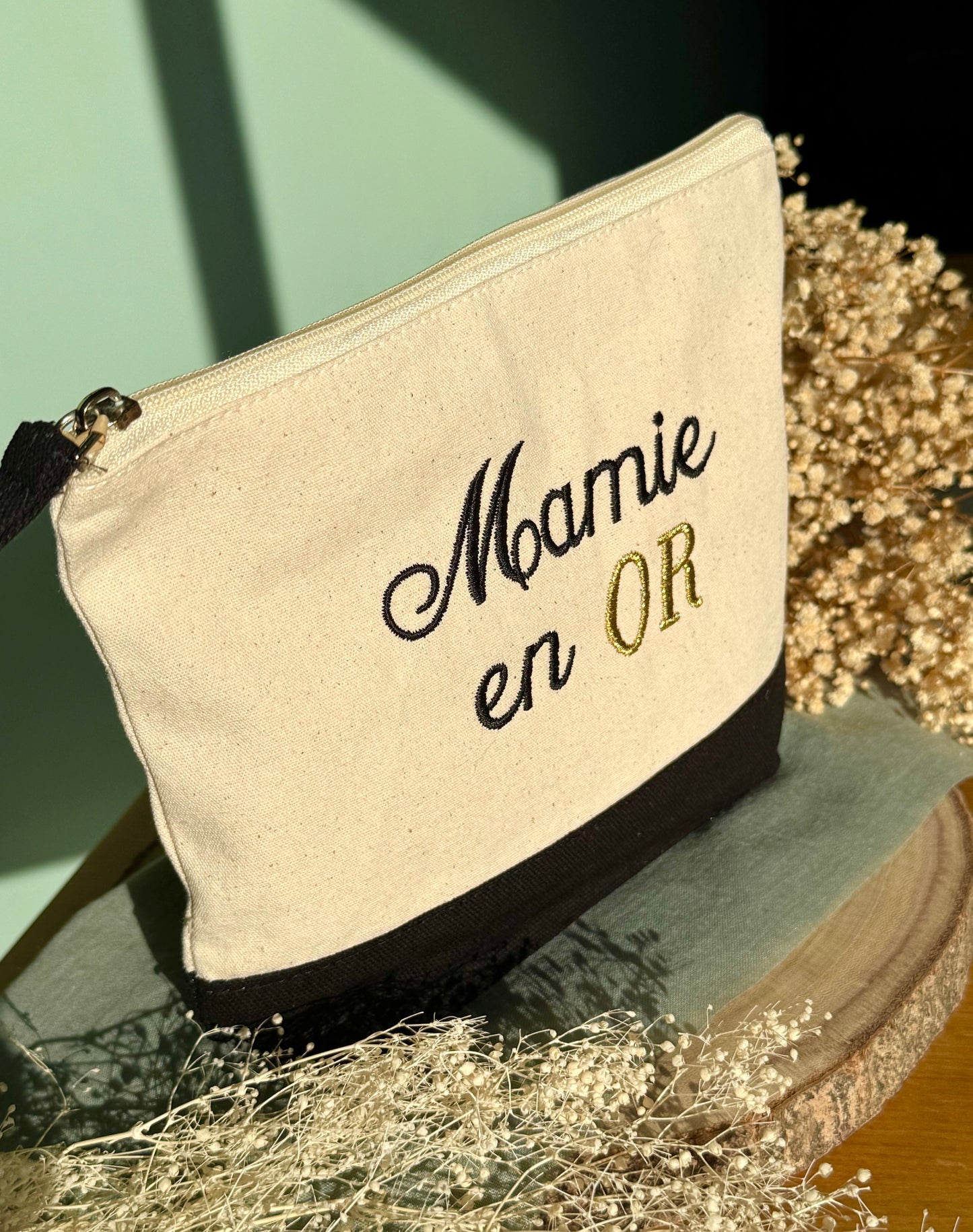 Pochette brodée