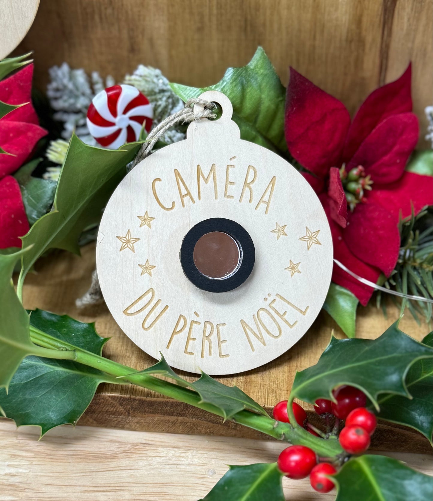 Boule de Noël en forme de caméra du père Noël
