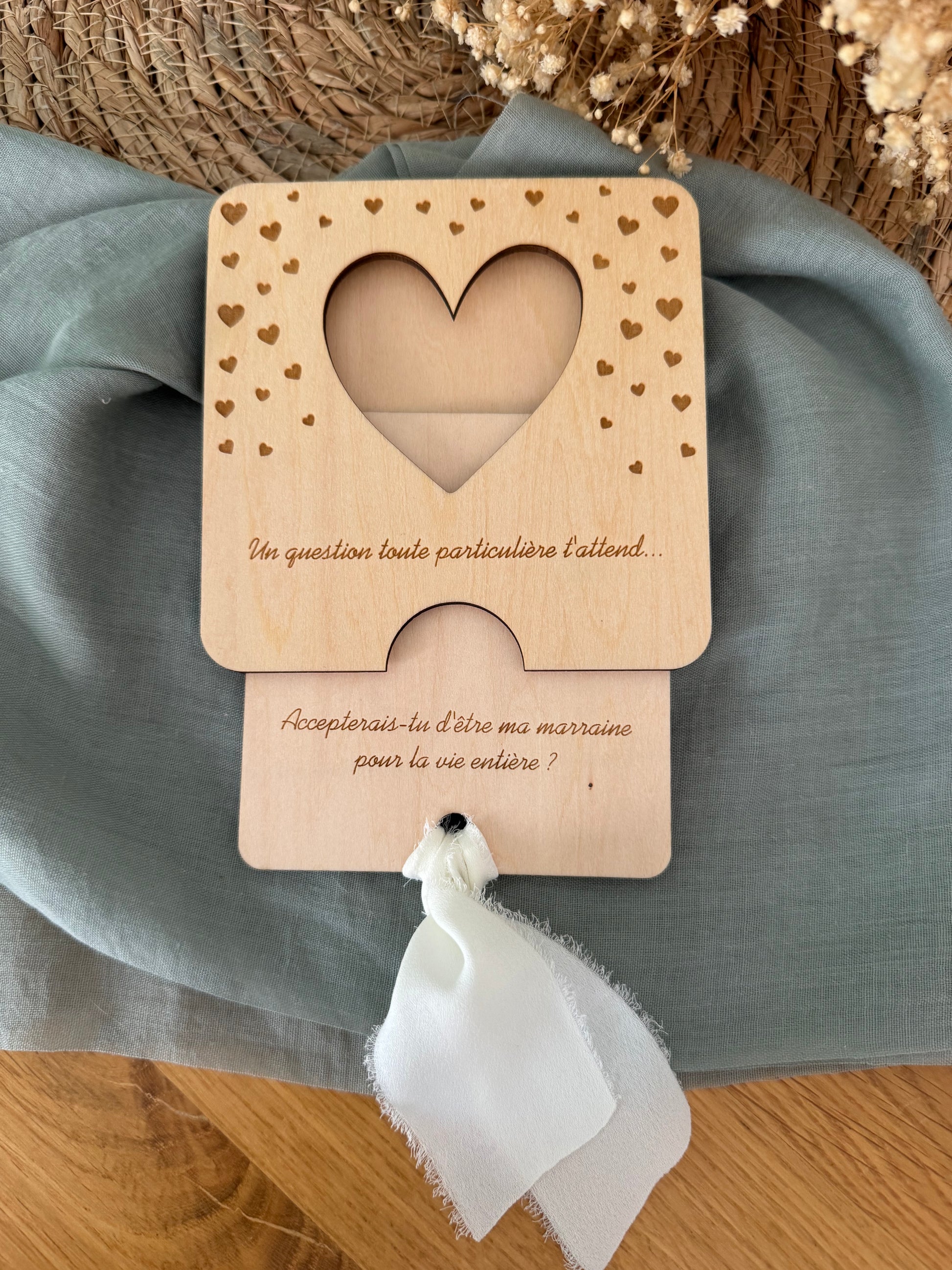 carte à tirer en bois pour demander à une/un proche de devenir marraine, témoin ... idée originale et pleine d'emotion