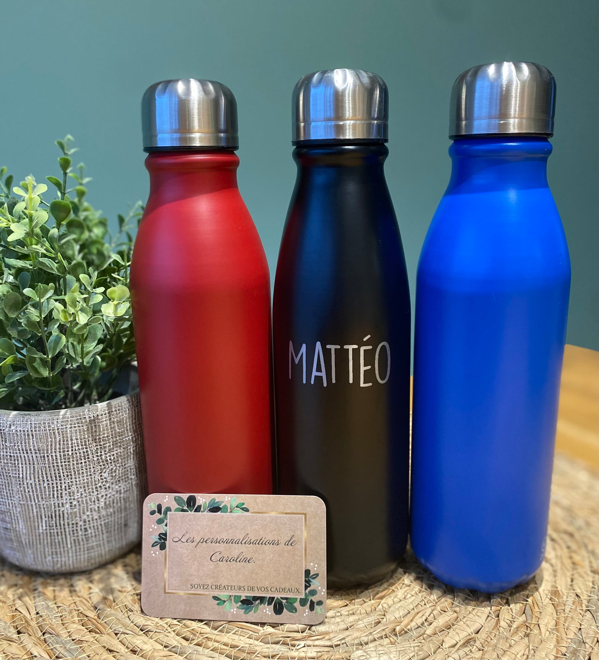 Gourde personnalisée gravée, cadeau unique pratique et élégant pour le quotidien, le sport, l'école ou le bureau.