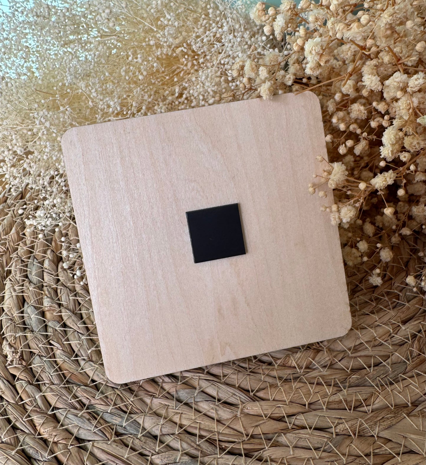 Magnet en bois gravé prénoms et date clé